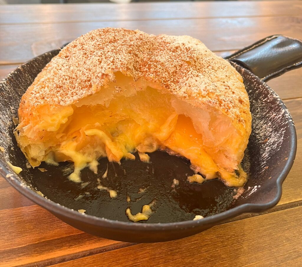 カフェドシュシュのホットアップルパイの写真