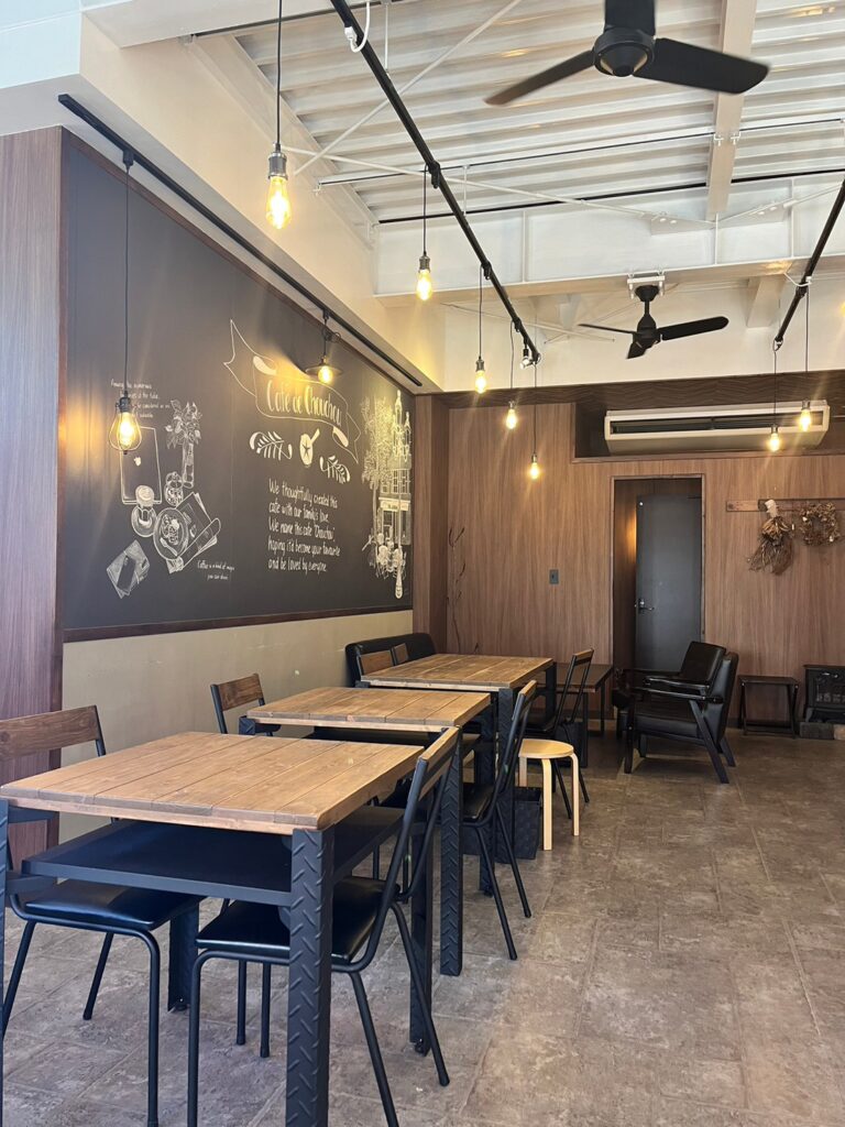 カフェドシュシュのお店の内装