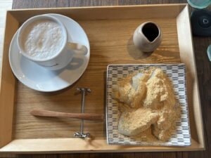 Cafe Hanamoriで食べた、わらび餅とミルクティー