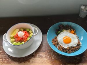 チャカめし(ピリ辛)とタコライスの写真