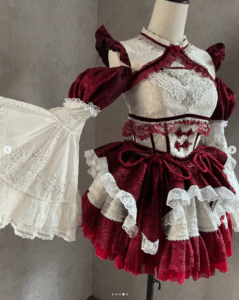 きゅるりんってしてみての中華風のアイドル衣装　赤色　逃げ水あむ