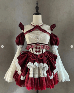 きゅるりんってしてみての中華風のアイドル衣装　赤色　逃げ水あむ