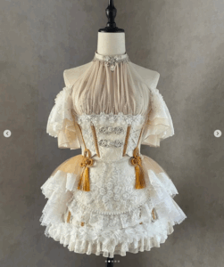 きゅるりんってしてみての中華風のアイドル衣装　黄色　島村嬉唄