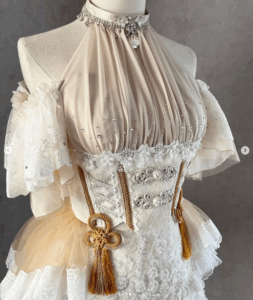 きゅるりんってしてみての中華風のアイドル衣装　黄色　島村嬉唄