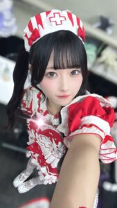 きゅるりんってしてみて（アイドル）の赤色のナース衣装