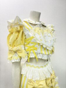 きゅるりんってしてみて（アイドル）のイエローのナース衣装