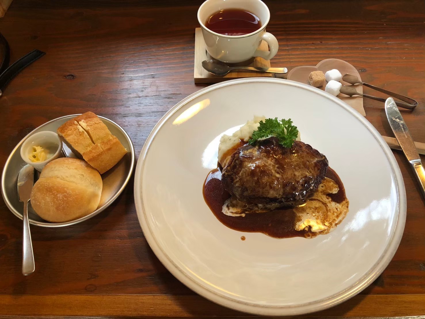 ハンバーグステーキ(デミグラスソース)